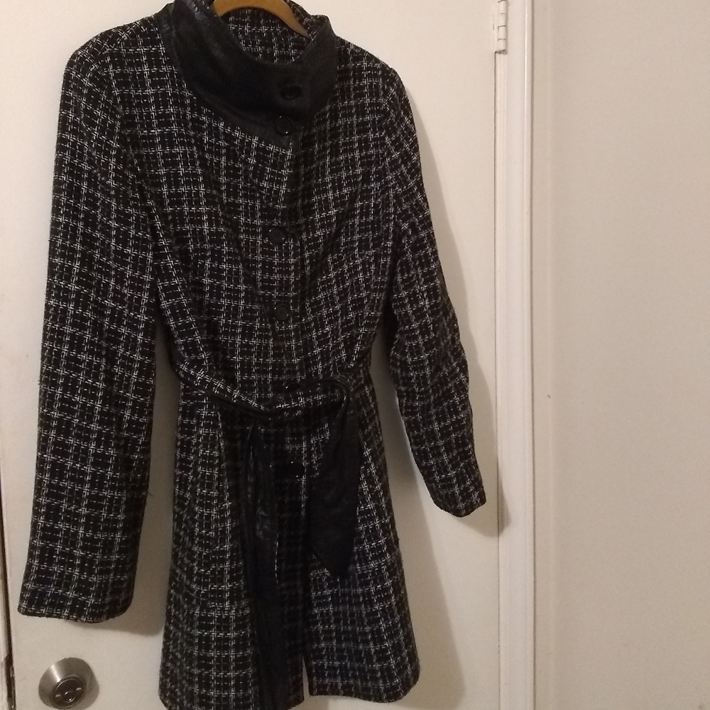 Max New York Size 16 Trench Coat Black & White